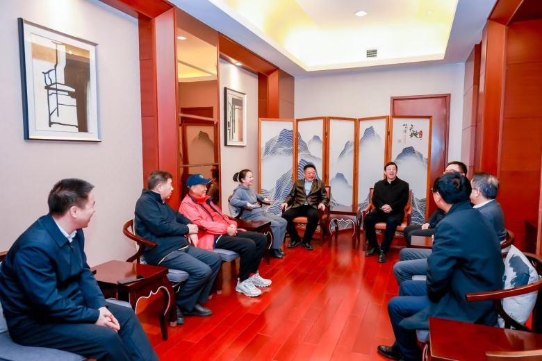 6383A3D0CC0158E18F26118A2B6_54F59904_104AE